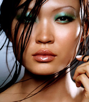 Emerald Green Dress on Apply A Shimmery Gold Powder Just Below The Brow Bones To Enhance The