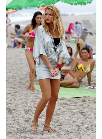 Blake Lively It looks like she's wearing a beach wrap but what she is 
