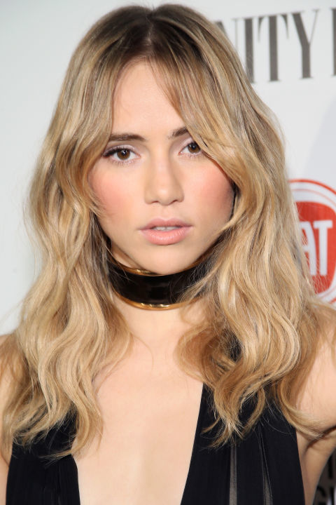 suki waterhouse's grown out bangs