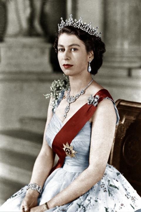 queen elizabeth II beauty tricks2