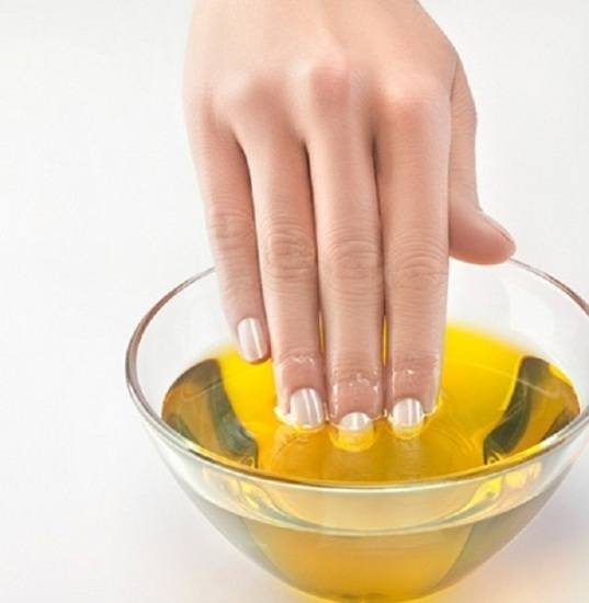 soak nails in olive oil to fix breaking nails