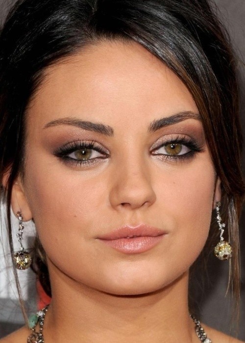 How To Pick The Best Eyeliner Color For Your Eyes