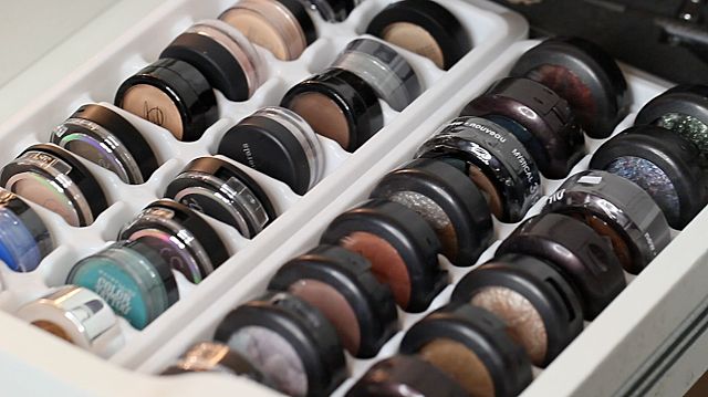 eyeshadows in ice tray