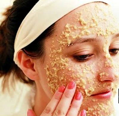 Homemade oatmeal face mask for acne