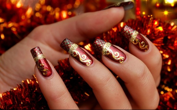 traditional Christmas nail designs