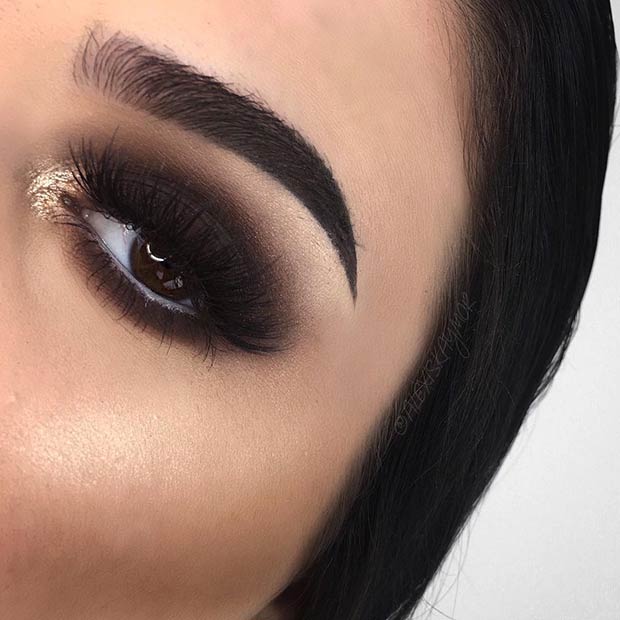 black-smokey-eyes-with-gold