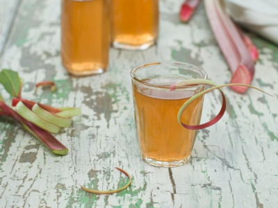 rhubarb juice natural hair lightener