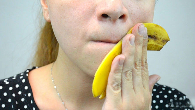 banana peel on face