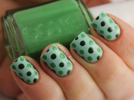 green polka dot nails