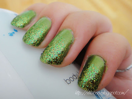 sparkly green nails