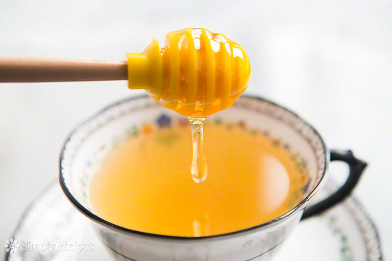 honey and lemon in bowl