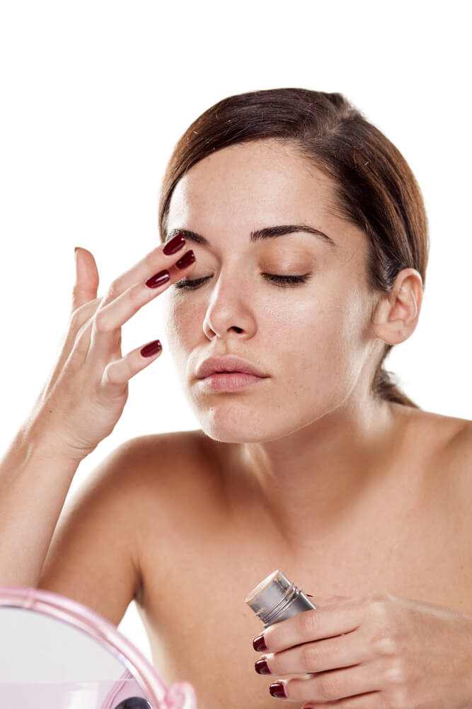 applying eye serum