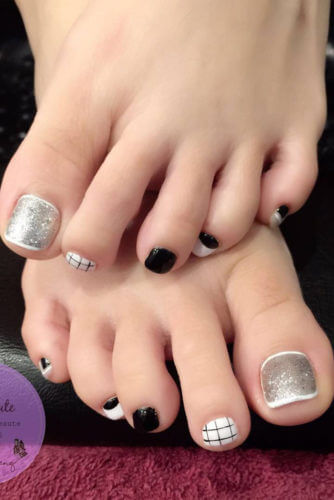 black and silver toe nail design