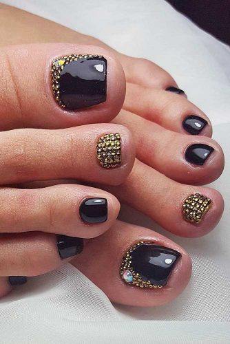 black rhinestones toe nail design