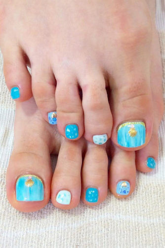 sea toe nail design