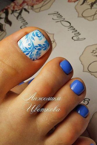 swirly blue toe nail design