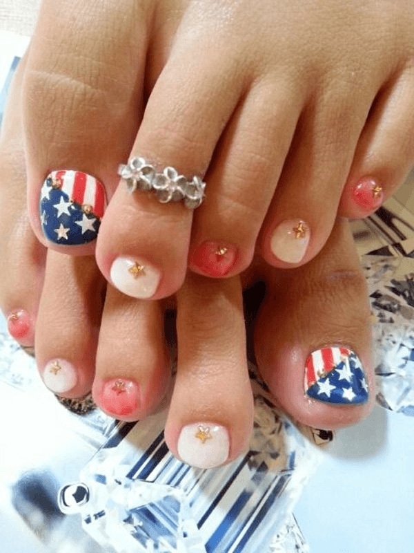 4th of July Toe Nail Design