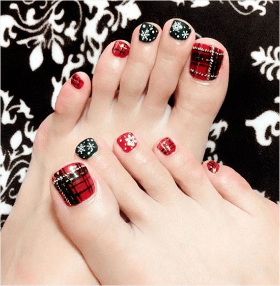 Christmas Toe Nail Design