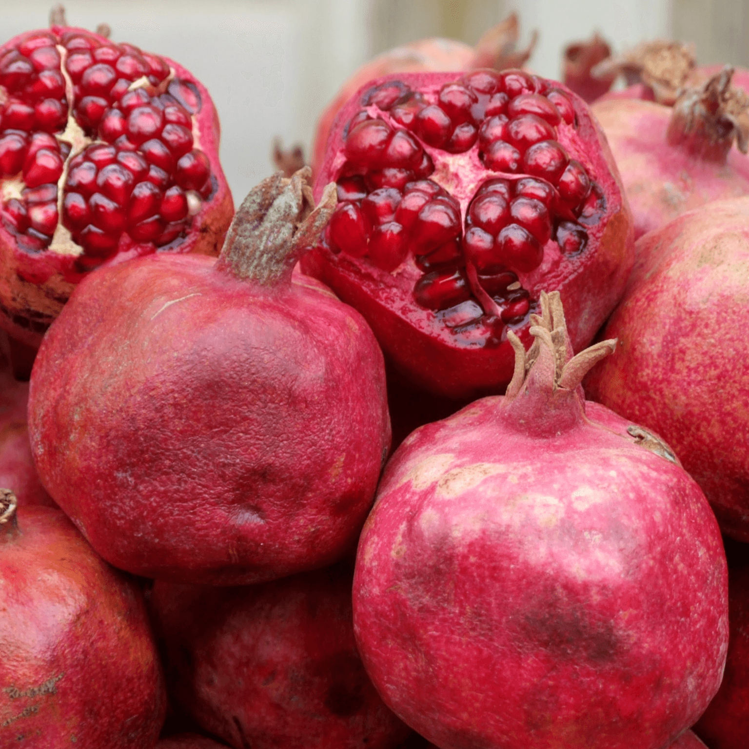 DIY Pomegranate Face Mask For Oily & Combination Skin