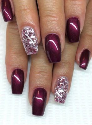 Glossy Wine Nails With Accent