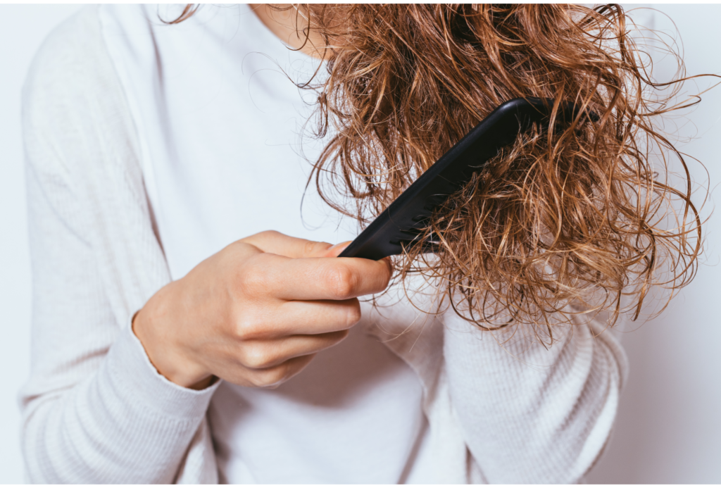 comb curly hair